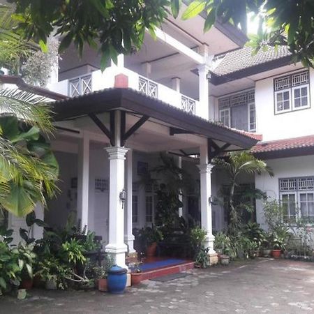 Hotel Airlangga Mataram Exteriör bild