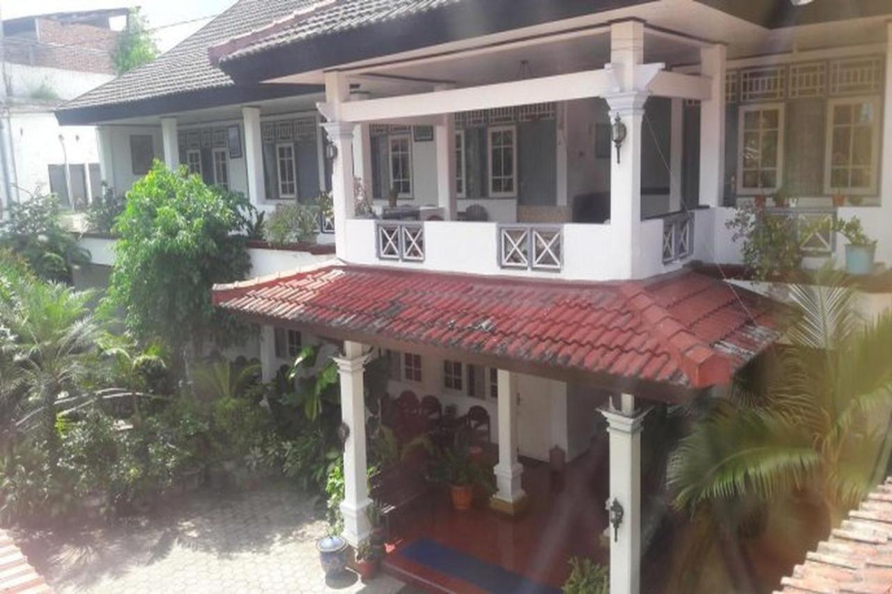 Hotel Airlangga Mataram Exteriör bild