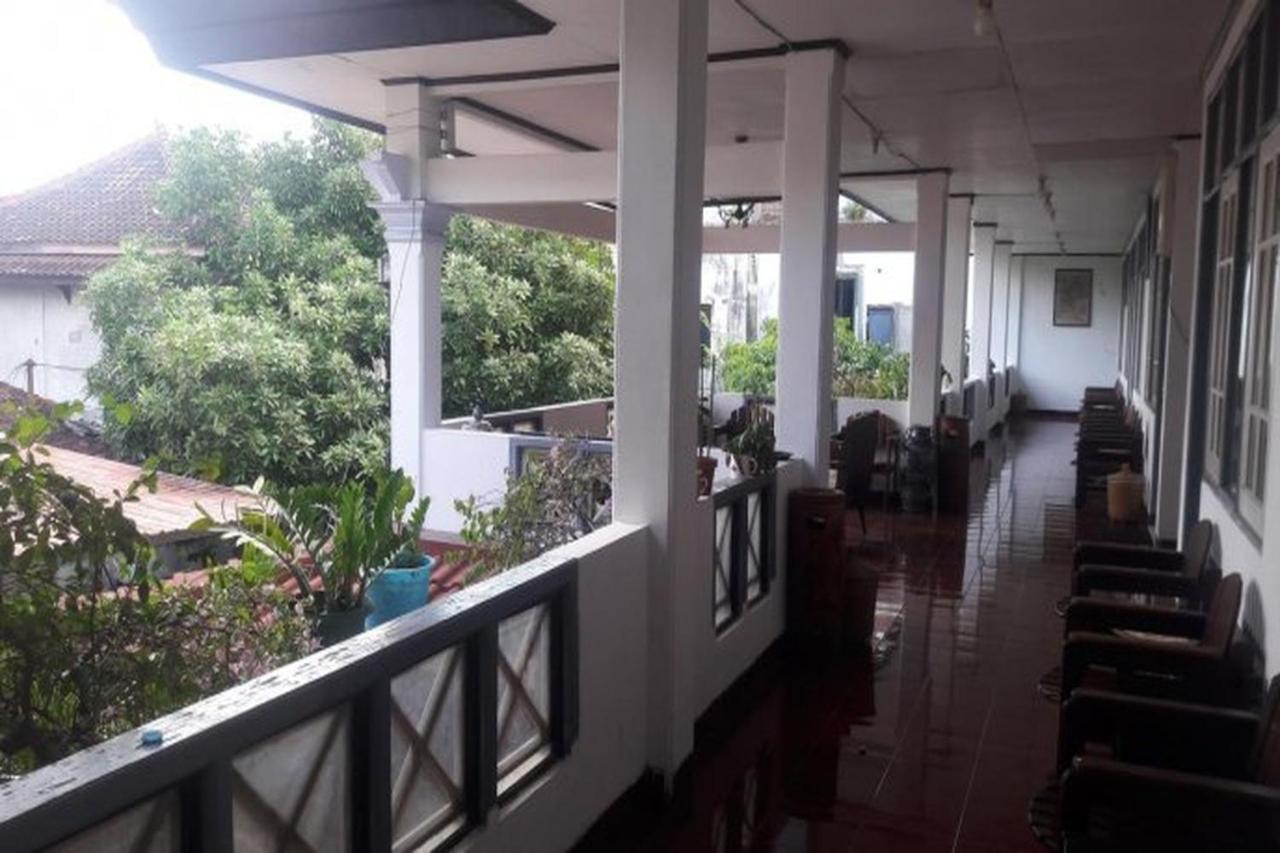 Hotel Airlangga Mataram Exteriör bild