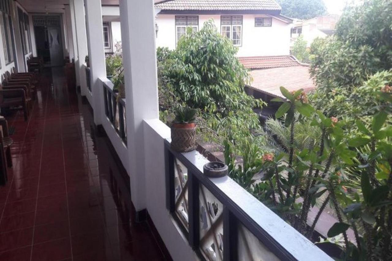 Hotel Airlangga Mataram Exteriör bild