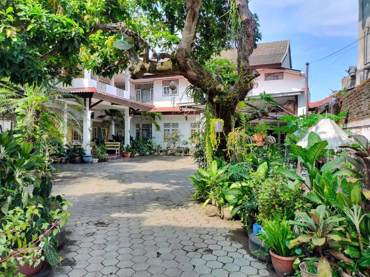 Hotel Airlangga Mataram Exteriör bild