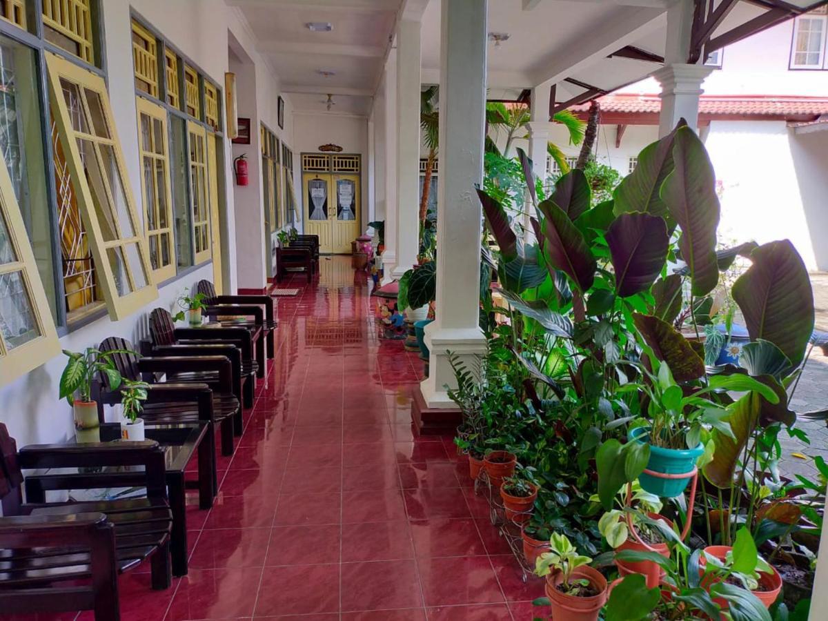 Hotel Airlangga Mataram Exteriör bild
