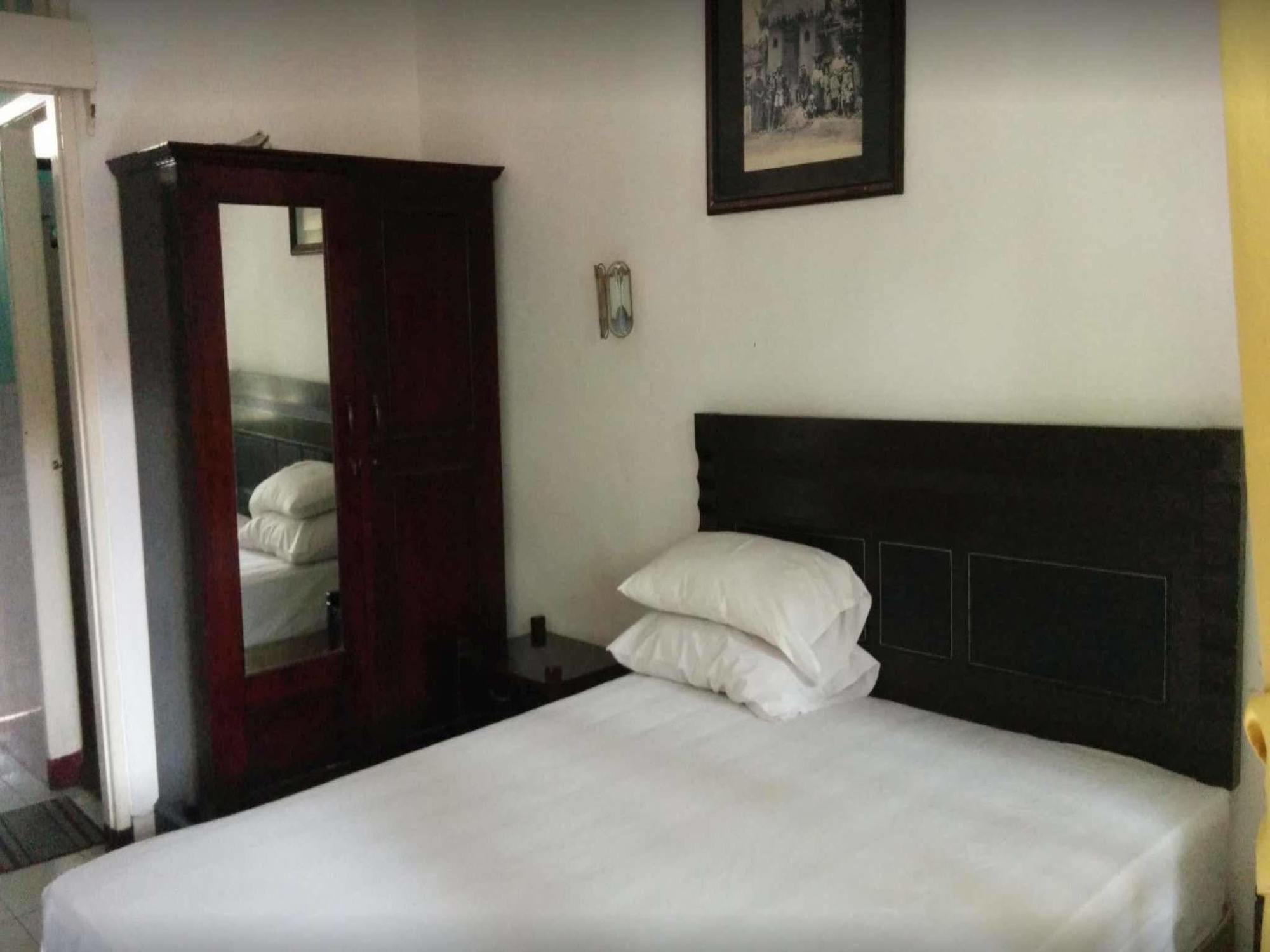 Hotel Airlangga Mataram Exteriör bild